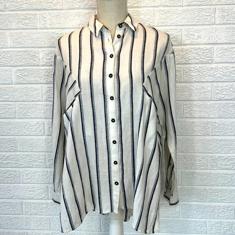 NWOT. Topshop Cream and Blues Striped Button Down Cotton Size 0 US